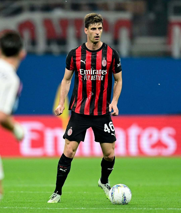 开云-加比亚发文支持米兰，配文Forza Milan Sempre|AC米兰_新浪体育_新浪新闻